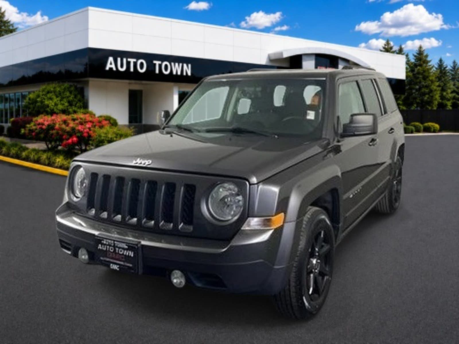 2017 Jeep Patriot Sport FWD in Gray — front three-quarter view