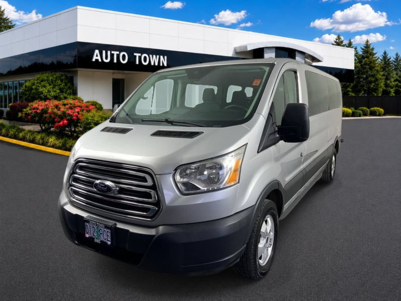 2018 Ford Transit Passenger Wagon T-350 148" Low Roof XLT Sliding RH Dr in Other — front three-quarter view