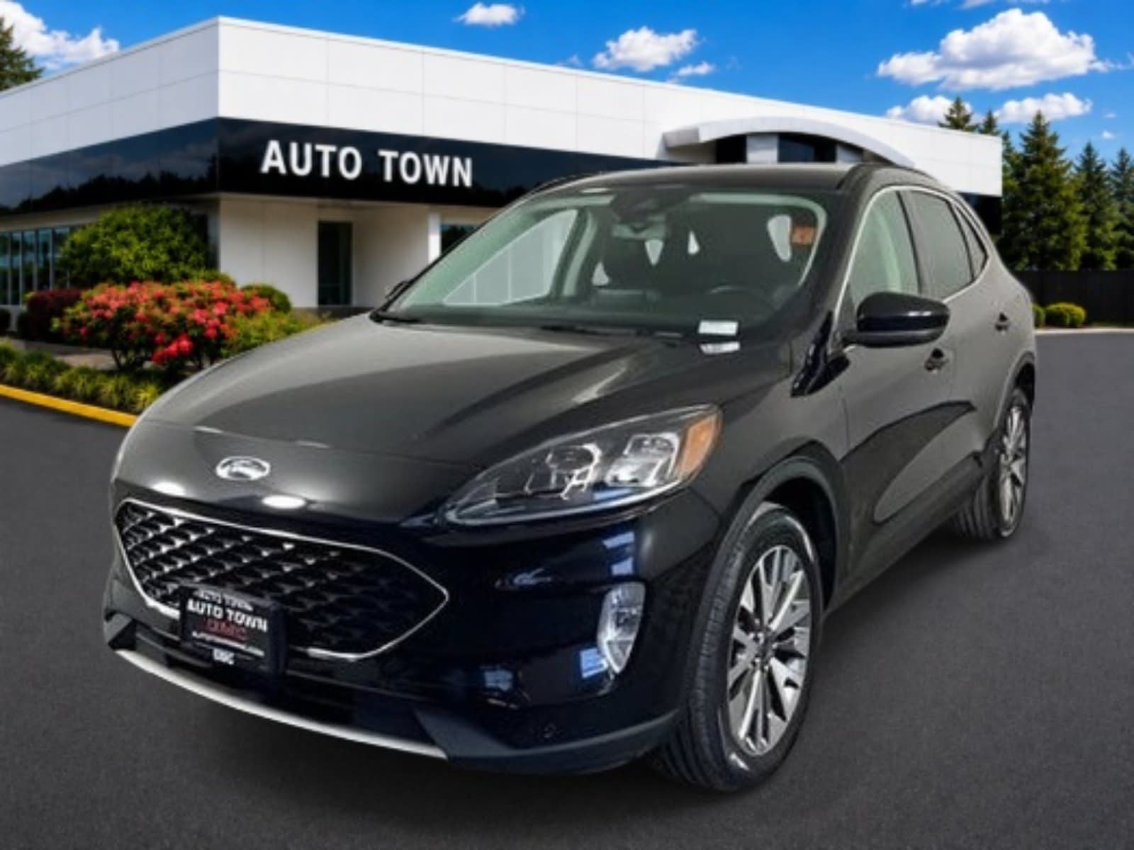 2022 Ford Escape Titanium AWD in Black — front three-quarter view