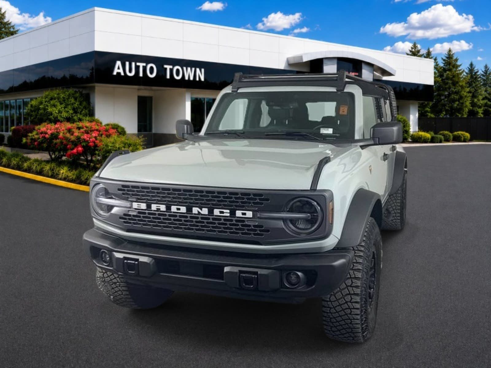 2023 Ford Bronco Badlands 4 Door Advanced 4x4 in Gray — front three-quarter view