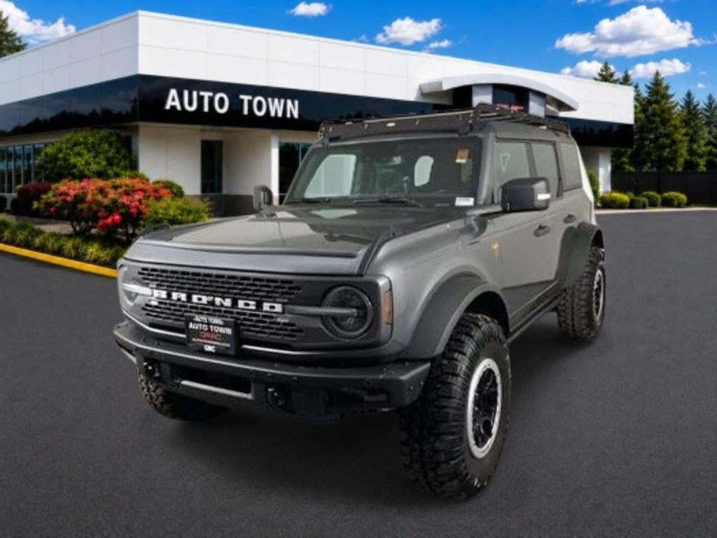 2023 Ford Bronco Badlands 4 Door Advanced 4x4 in Gray — front three-quarter view