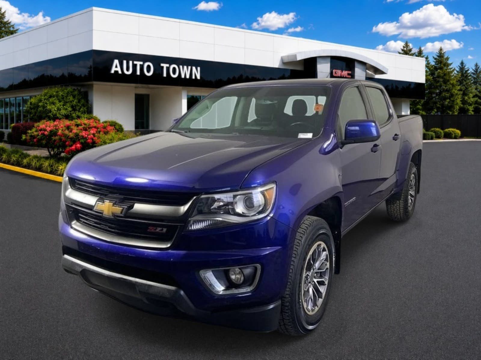 2016 Chevrolet Colorado Crew Cab Short Box 4-Wheel Drive Z71 in Blue — front three-quarter view