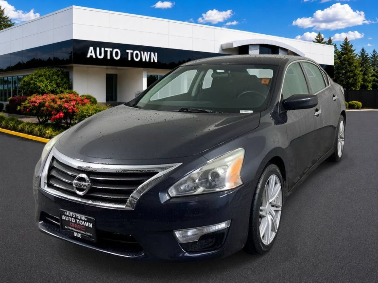 2015 Nissan Altima 4dr Sdn I4 2.5 S in Blue — front three-quarter view