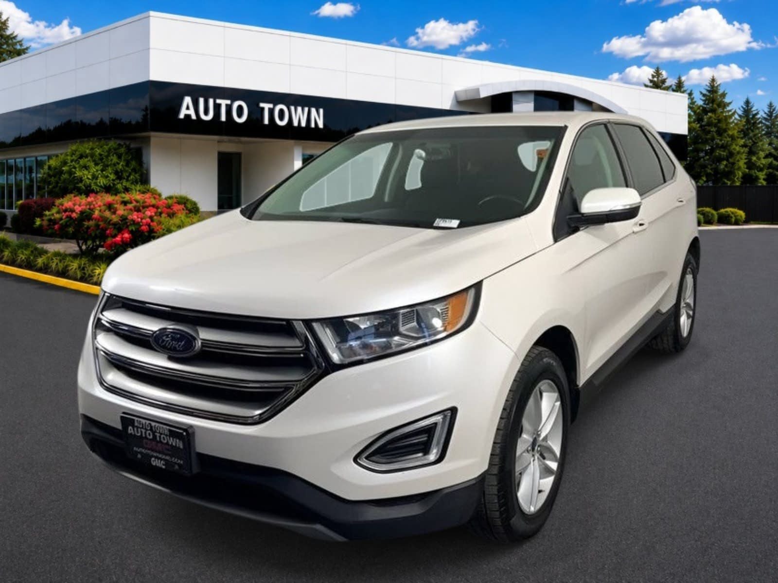 2017 Ford Edge SEL AWD in White — front three-quarter view
