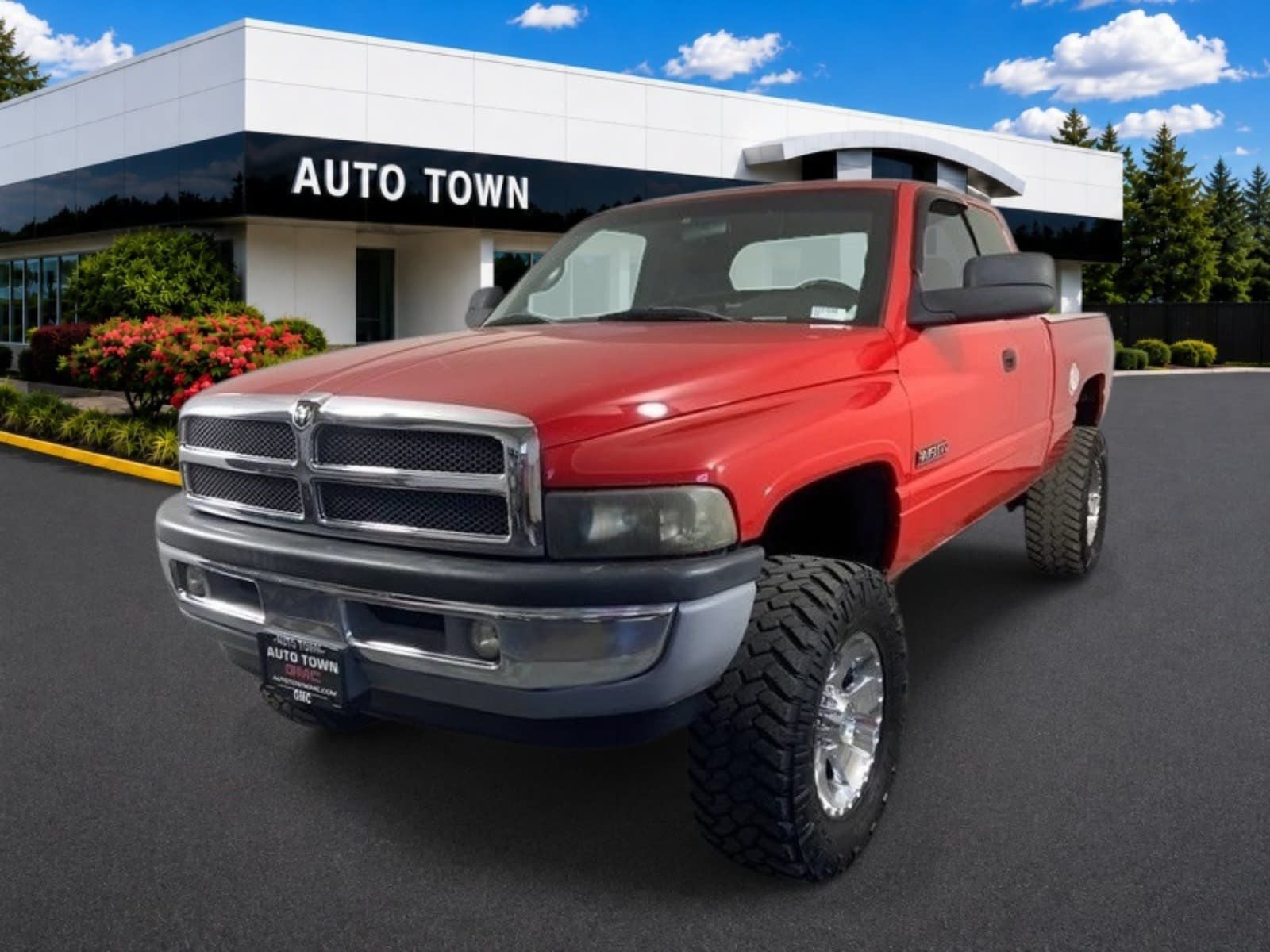 2000 Dodge Ram 2500 Base in Red — front three-quarter view