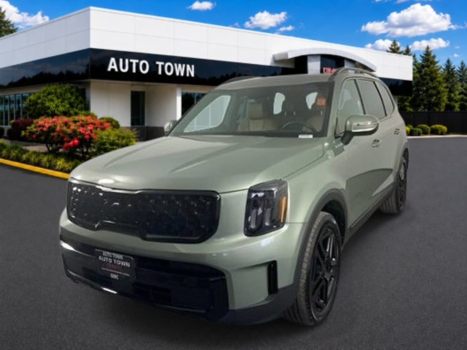 2025 Kia Telluride EX X-Line AWD in Green — front three-quarter view
