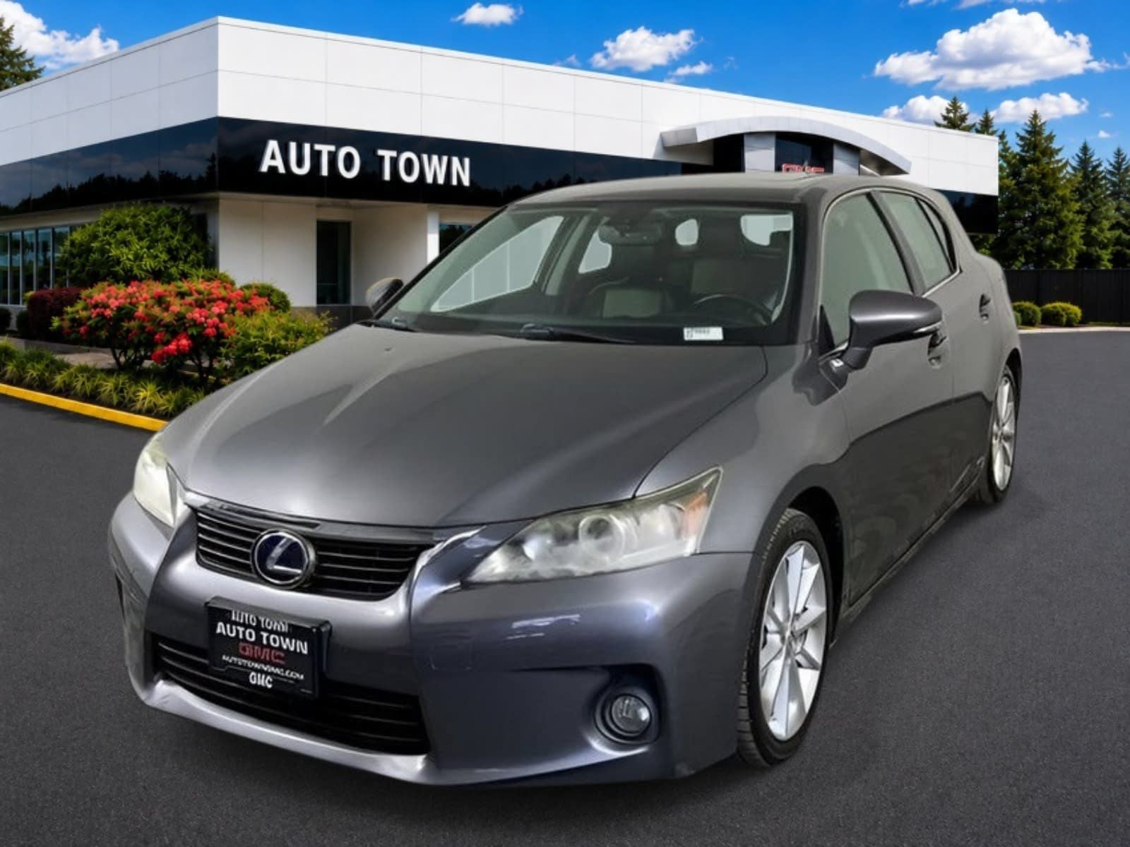 2013 Lexus CT 200h 5dr Sdn Hybrid in Gray — front three-quarter view