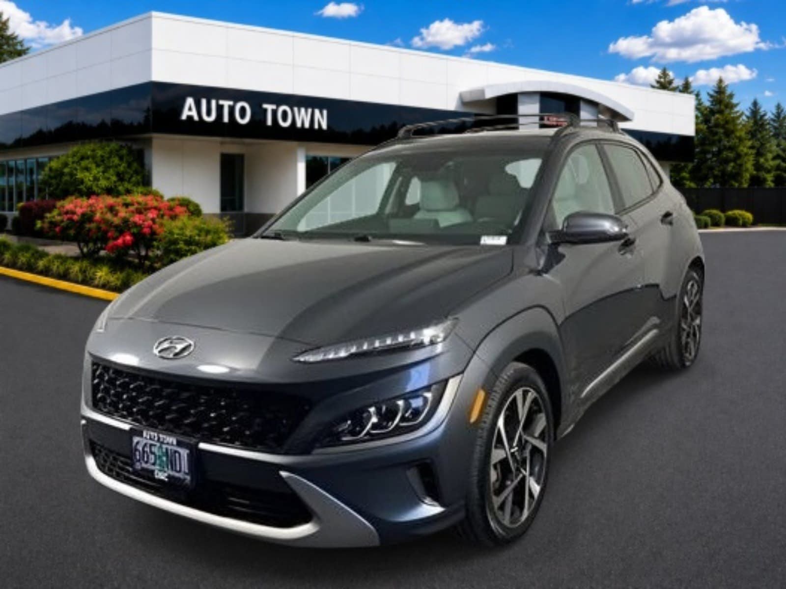 2022 Hyundai Kona Limited DCT AWD in Gray — front three-quarter view