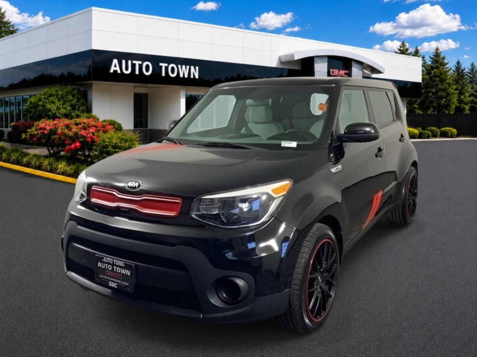 2017 Kia Soul Base Auto in Black — front three-quarter view