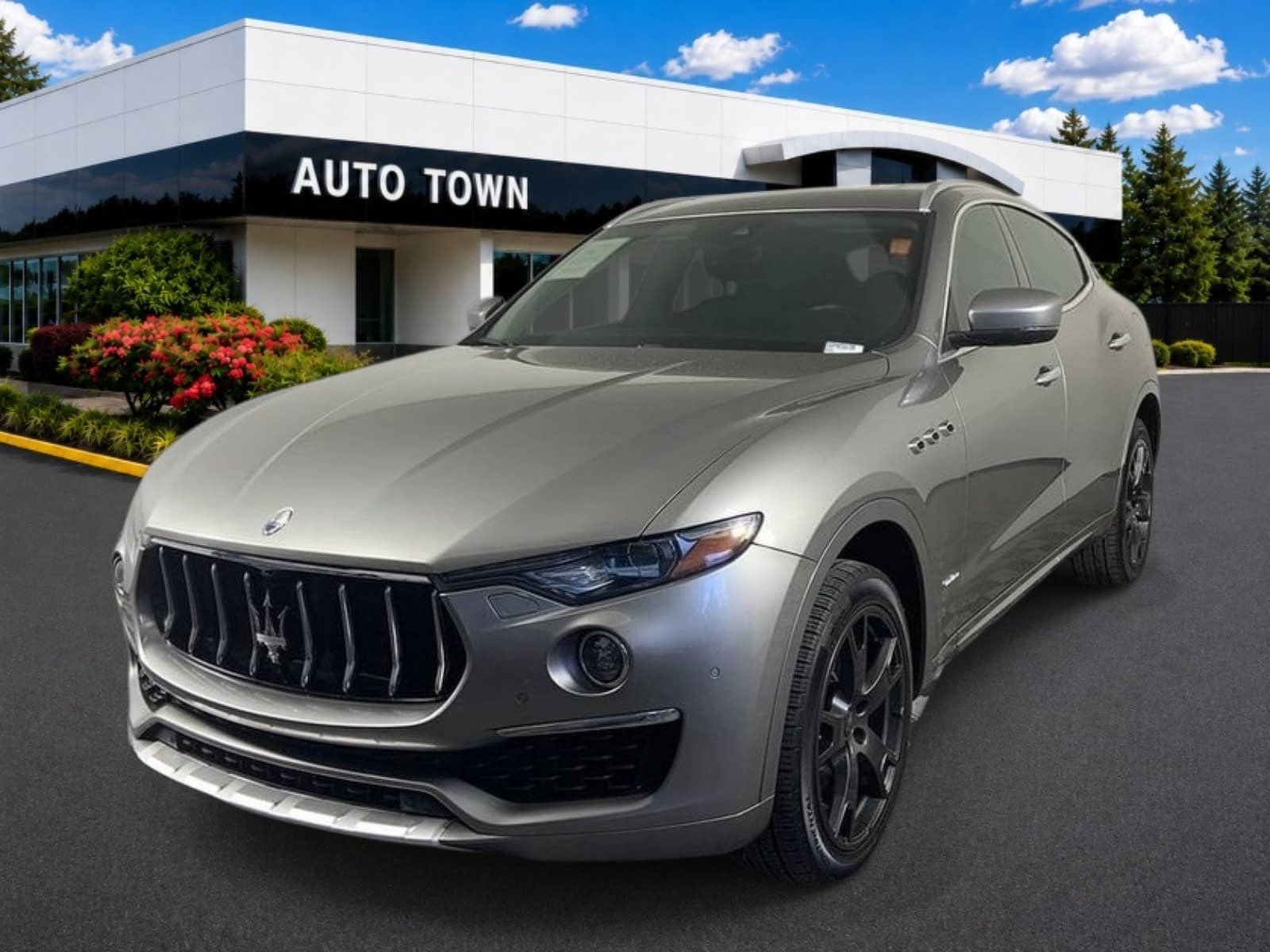 2019 Maserati Levante GranLusso 3.0L in Gray — front three-quarter view